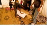 رحلة كيس الطحين.. أب يعود منتصرا من جبهة الجوع رحلة كيس الطحين.. أب يعود منتصرا من جبهة الجوع