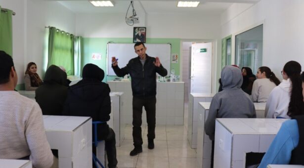 ورشة تطبيقية التحاليل السريعة للأغذية بمجموهة مدارس أجيال الغد تأطير ذ منان زكرياء  الاثنين 19يناير2026